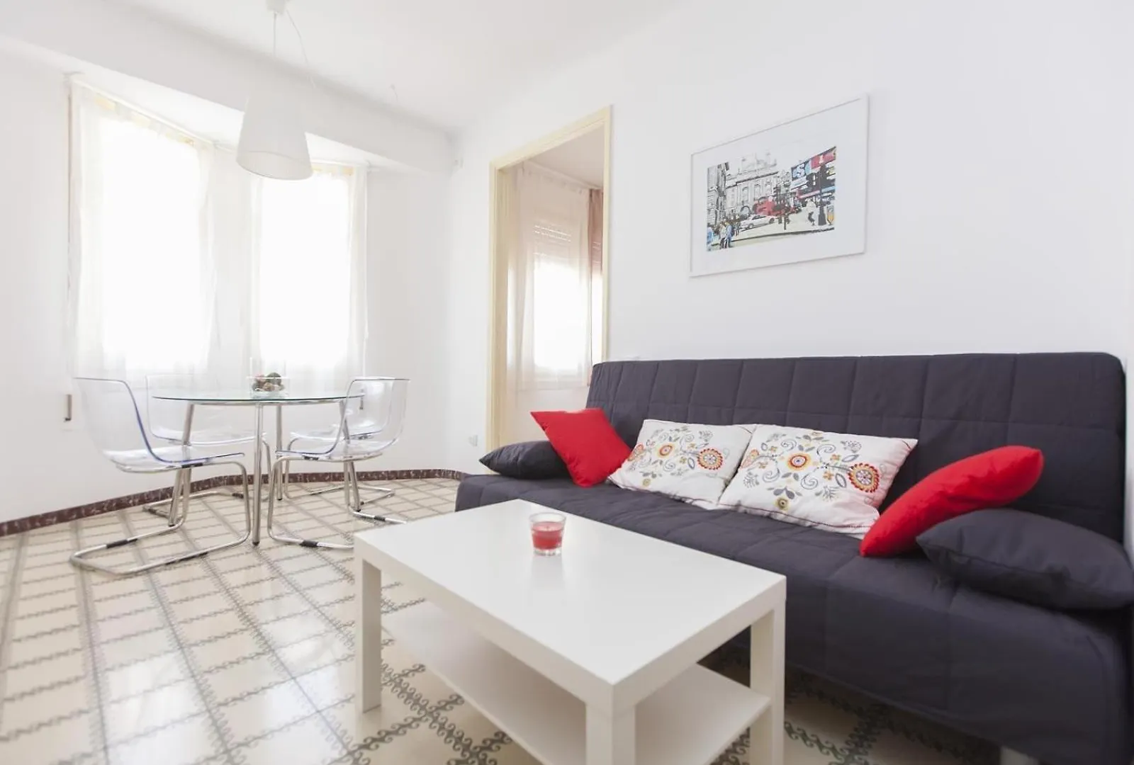 kontakty 3 Bedroom Apartment Next To Plaza